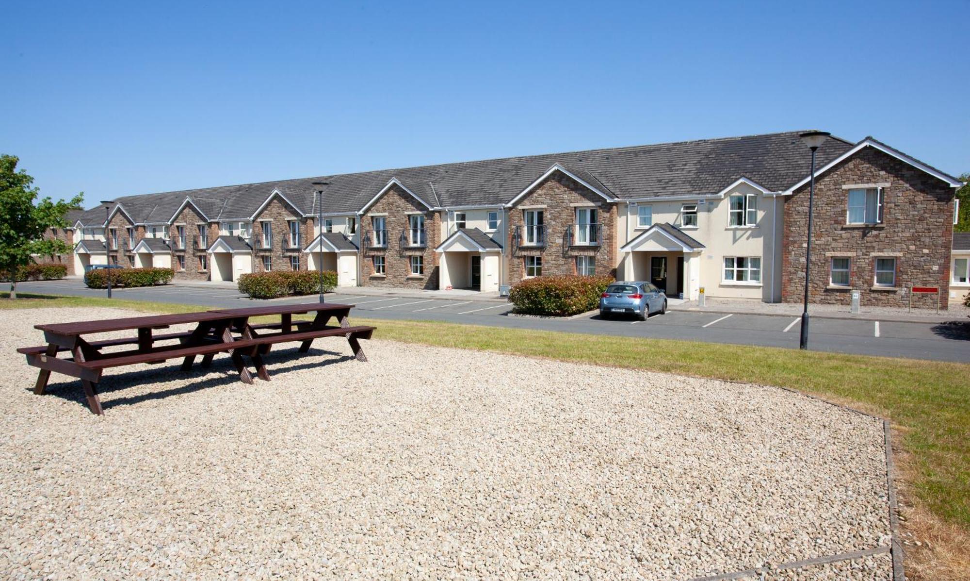 Knightsbrook Hotel Courtyard Accommodation Trim Extérieur photo